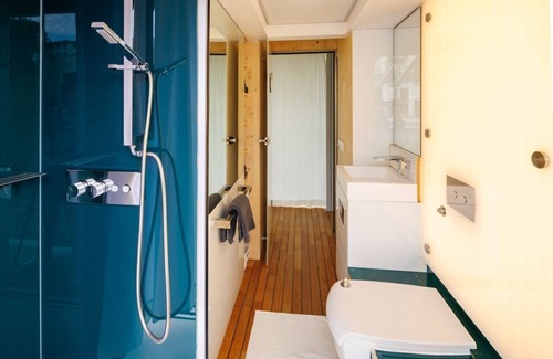Moabit Alquiler De Eote | Nido - relax in style on Berlin's most exclusive and natural houseboat.