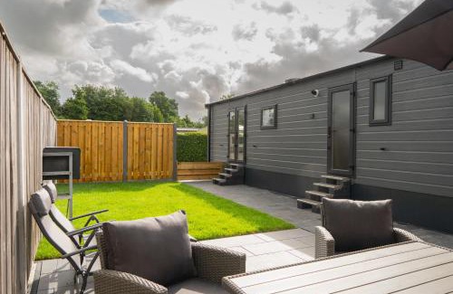 Heinkenszand Chalet De Esquí | Nieuw chalet in Zeeland met omheinde tuin & airco VP089