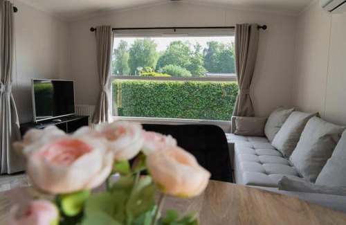 Heinkenszand Chalet De Esquí | Nieuw chalet in Zeeland met omheinde tuin & airco VP089