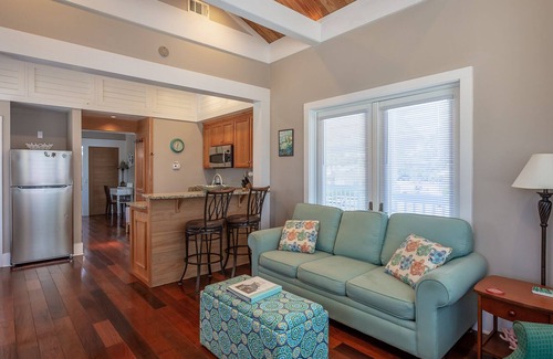 Carrabelle Cabaña | Nigel's Rest 1BR/1BA less than 5 min. walk to beach!