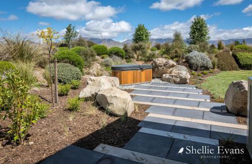 Twizel Casa | Night Sky Cottage - Kahu Cottage - HOT TUB