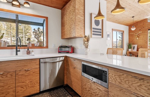Fawnskin Cabina | Nightcap Lodge - Hot Tub, Fireplace, Deck, Barbecue