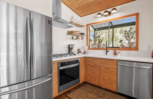 Fawnskin Cabina | Nightcap Lodge - Hot Tub, Fireplace, Deck, Barbecue