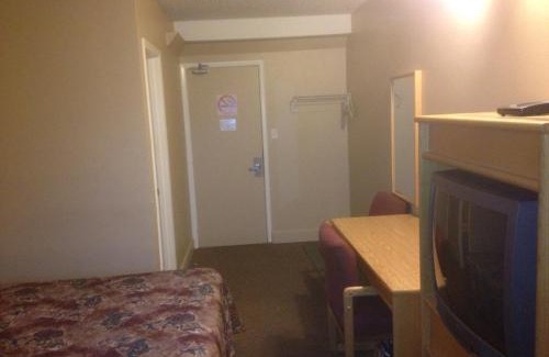 Thunder Bay Hotel | Nights Inn Motel