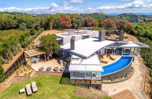 Matiatia Bay Casa | Nikau Estate, Oneroa - Be My Guest