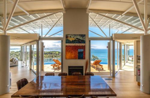 Matiatia Bay Casa | Nikau Estate, Oneroa - Be My Guest