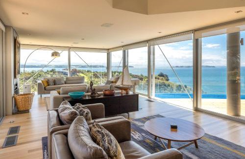 Matiatia Bay Casa | Nikau Estate, Oneroa - Be My Guest