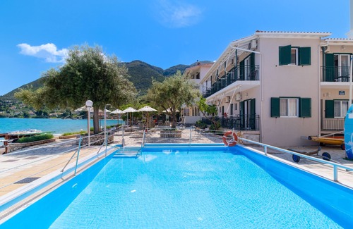 Nikiana Apartamento | Estudio "Nikiana Club - Studio 10" con vistas a la montaña, piscina compartida y Wi-Fi