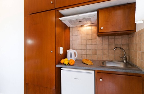 Nikiana Apartamento | Apartamento estudio "Nikiana Club - Studio 4" con vistas al mar, piscina compartida y Wi-Fi