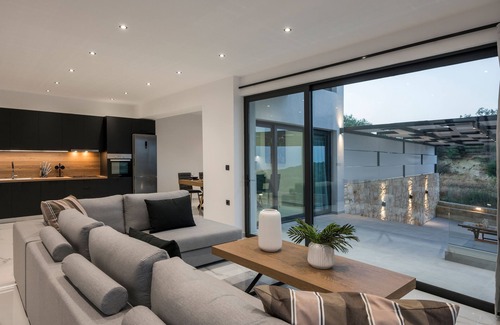 Agia Marina Villa | Nikolioudis Luxury Villa Wine - 900m From Agia Marina Beach