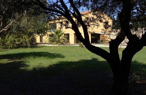 Marguerittes Villa | VILLA SIN PISCINA CON PISCINA zona de 15000 metros cuadrados tranquila