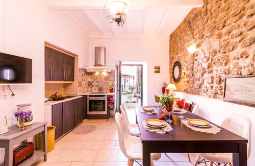 Aleimmatades Apartamento | Nina's Traditional House by Estia