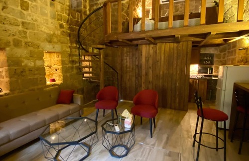 Byblos Apartamento | Nina’s House: Charming Loft in 700-Year-Old Gem in heart of Byblos