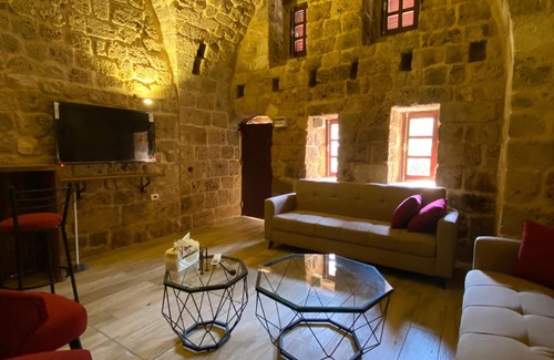 Byblos Apartamento | Nina’s House: Charming Loft in 700-Year-Old Gem in heart of Byblos