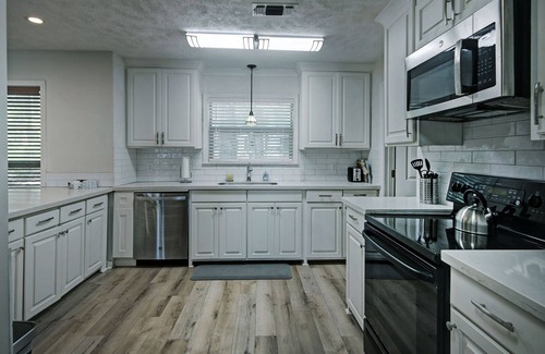 Flowood Casa | Nine Bed Waterfront Getaway | Great for Fisherman