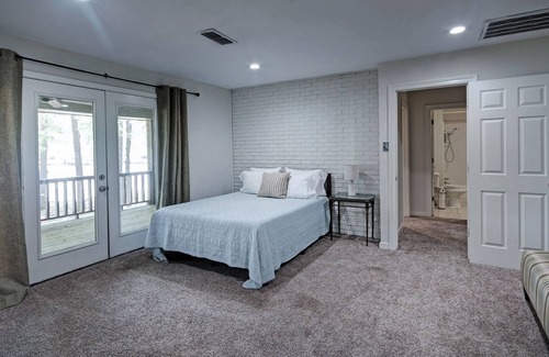 Flowood Casa | Nine Bed Waterfront Getaway | Great for Fisherman