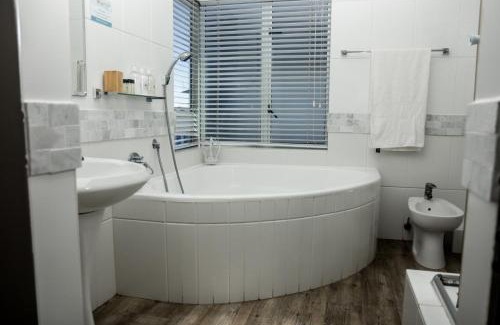 Jeffreys Bay Cama Y Desayuno | Nine on Uys street B & B
