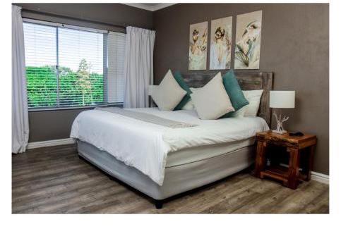 Jeffreys Bay Cama Y Desayuno | Nine on Uys street B & B