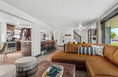 Ashwaubenon Apartamento | NineSixFive Fieldhouse | Stadium · Arcades · Luxe