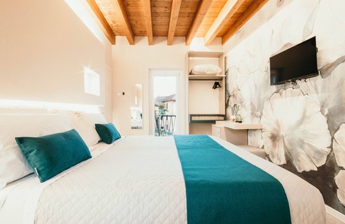 Solcio Cama Y Desayuno | Ninfee Suite in Gio&Leo GuestHouse - Lakeside L&B