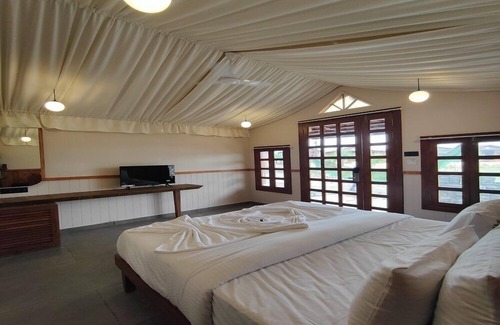 Rajpipla Hotel | Nirvana Resort and Restaurant