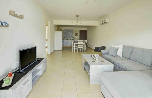 Ayia Napa Apartamento | Nissi Martha 2 Bedroom Apartment With Public Pool