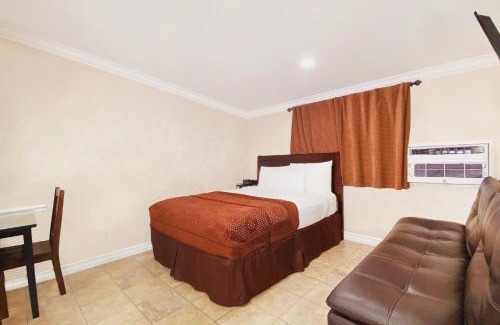 Studio City Hotel | Nite Inn at Universal City - Walking Distance to Universal Studios Hollywood