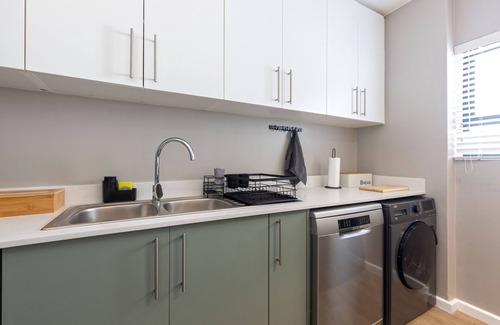 Langebaan Apartamento | Nivica 46 Luxury Apartment with Sea View. Close to beach and amenities.
