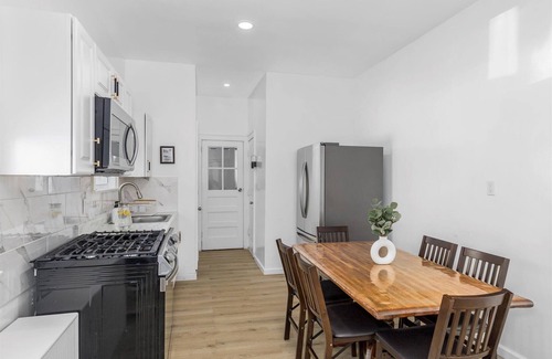 Passaic Casa | NJ's Cozy Casa Oasis - Entire home for groups/families!