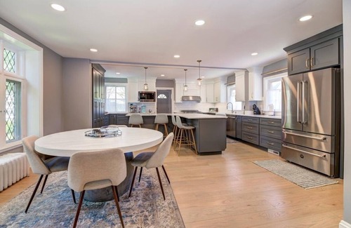 Orange Casa | NJ Suburban Retreat - Direct train to NYC - Train station half a mile walk!!