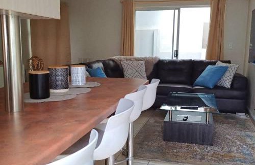 Windhoek Apartamento | NJ WINDHOEK VILLA MANZi