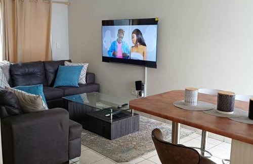 Windhoek Apartamento | NJ WINDHOEK VILLA MANZi