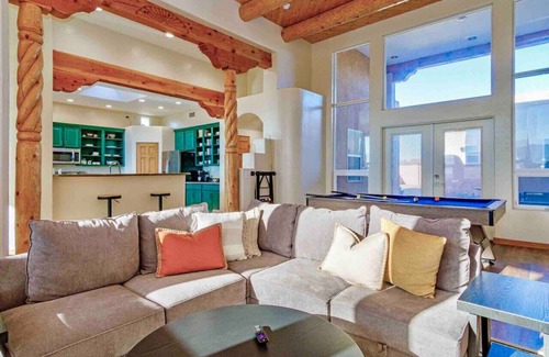 Rio Rancho Apartamento | NM Home w/ Mountain Views + Sunrise