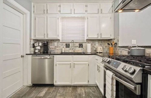 Miller Casa | New Bungalow by State Fairgrounds & Downtown OKC!