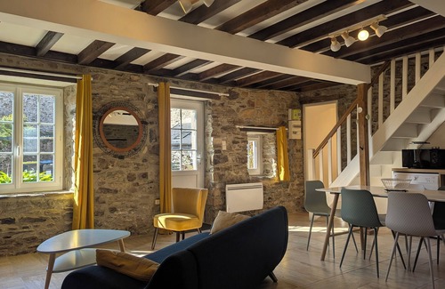 Quettehou Casa | Norman stone house, close to the sea and tourist attractions