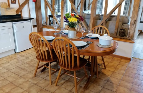 Stowmarket Cabaña | No 1 Barn Cottages Sleep 2 (1 Bedroom)