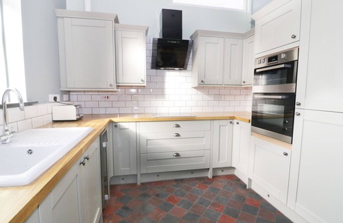 Crynant Cabaña | No 1 Church Cottages, LLANELLI