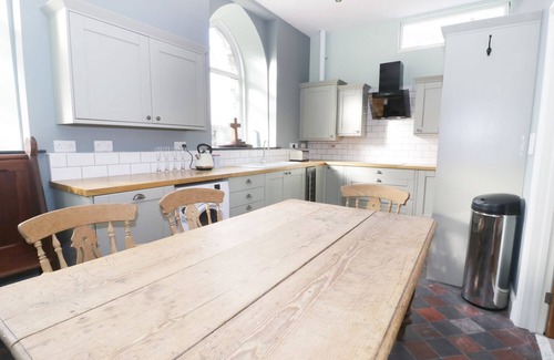 Crynant Cabaña | No 1 Church Cottages, LLANELLI