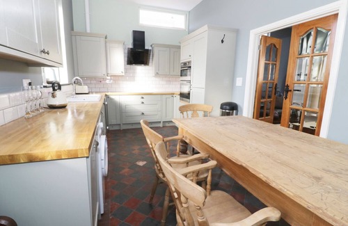 Crynant Cabaña | No 1 Church Cottages, LLANELLI