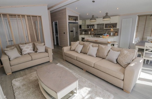 Runswick Bay Cabaña | NO. 27 THE CRAB POT, pet friendly, with a garden in Staithes