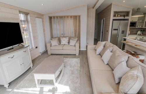 Runswick Bay Cabaña | NO. 27 THE CRAB POT, pet friendly, with a garden in Staithes