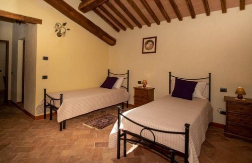 Chiusdino Cama Y Desayuno | No. 3 DOUBLE ROOM with the possibility of a third and fourth bed