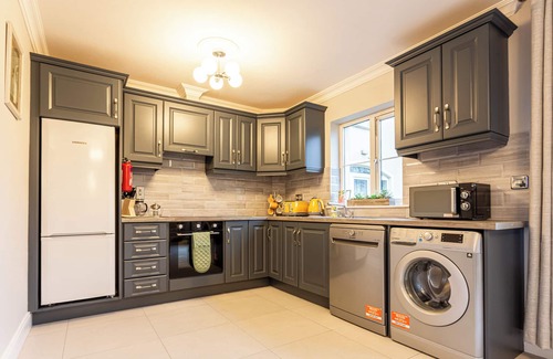 Killarney Casa | No 31 Killarney Holiday Village for 8! Ideal Location!
