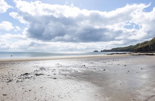 Saundersfoot Hotel | No 4 Ocean Cabins - Saundersfoot Harbour - Saundersfoot