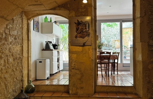 Arles City Centre Apartamento | N ° 5 - Apartamento histórico de 70m2 en el corazón del centro con jardín.