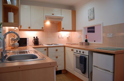 Bryn-crug Cabaña | No 6 at Dolgoch Falls Cottages