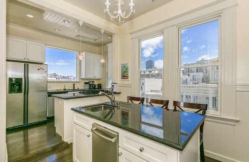 Russian Hill Apartamento | No Playa / Ruso Hill 2br + estudio / 2ba remodelado Edwardian plana