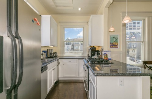 Russian Hill Apartamento | No Playa / Ruso Hill 2br + estudio / 2ba remodelado Edwardian plana
