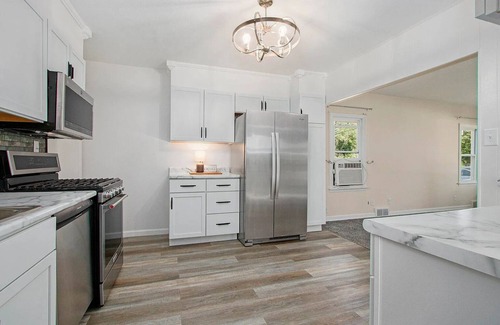 Town of Pines Casa | No Cleaning Fee! Cozy Cottage in Dunes National Park, Beverly Shores Indiana.