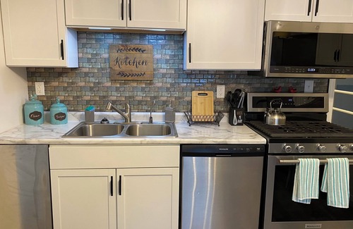 Town of Pines Casa | No Cleaning Fee! Cozy Cottage in Dunes National Park, Beverly Shores Indiana.